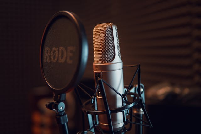 Rode condenser microphone